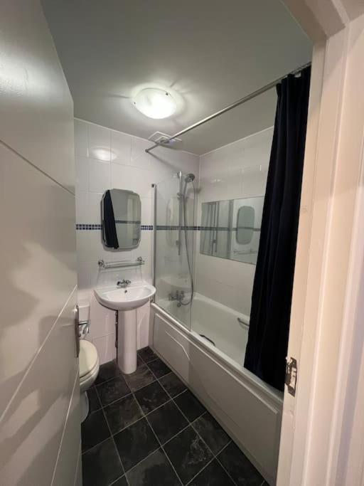 Lovely 1 Bedroom Apartment In West Kensington London Kültér fotó
